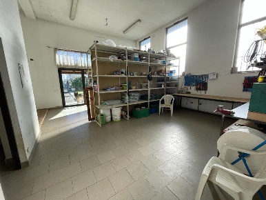 Foto Capannone industriale a Aulla di 450 m² con 9 locali in vendita