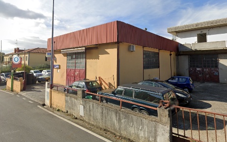 Foto Capannone industriale a Santo Stefano di Magra di 400 m² con 6 locali
