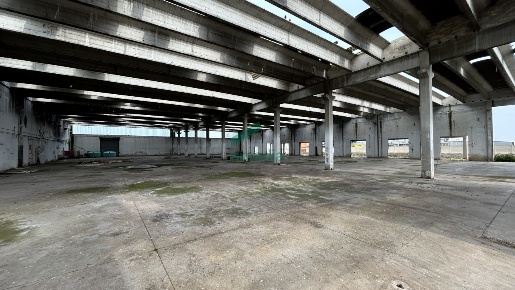 Foto Capannone industriale in Viale Francesco de Blasio 30, Bari di 3500 m²