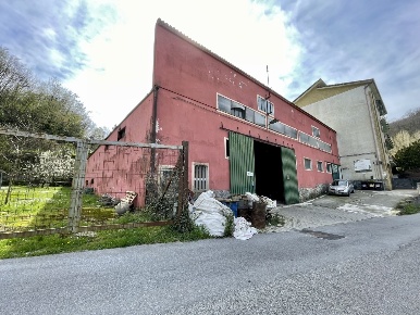 Foto Capannone industriale in Via Trieste, Mignanego Centro di 850 m²