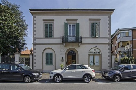 Foto Capannone industriale a Lucca Sant'Anna con 1 locali in affitto