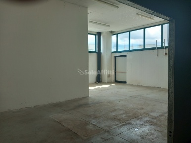Foto Capannone industriale a Senigallia Cesanella di 420 m² con 1 locali