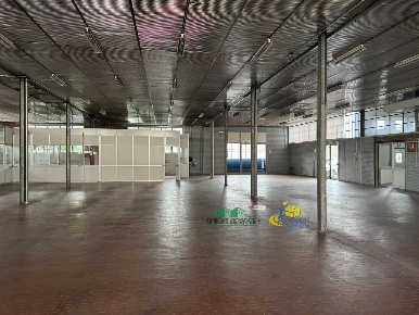 Foto Capannone industriale in via Ferdinando Bernini, Parma di 800 m²