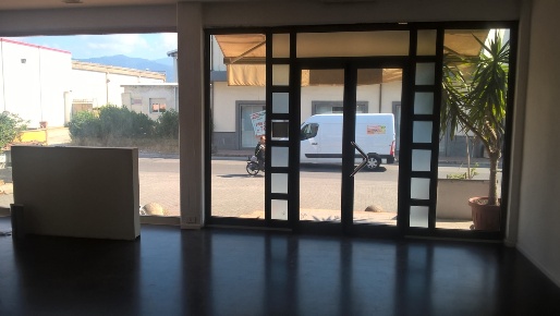 Foto Capannone industriale a Carrara di 500 m² con 2 locali in affitto