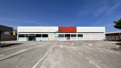 Foto Capannone industriale in Via Fratelli Philips 11, Bari Stanic