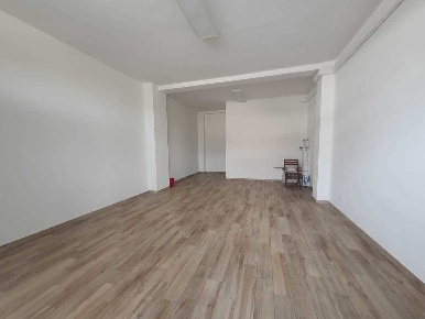 Foto Capannone industriale a Sarzana di 75 m² con 2 locali in vendita