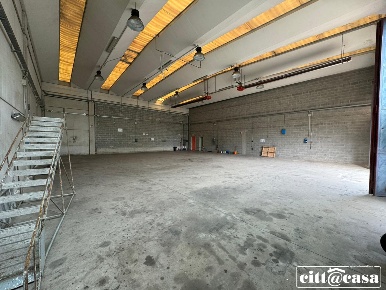 Foto Capannone industriale a Crescentino Centro di 430 m² in affitto