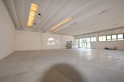 Foto Capannone industriale a Fonzaso Centro di 445 m² in affitto