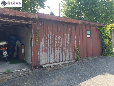 Foto Capannone industriale a Desio di 2000 m² con 8 locali in vendita