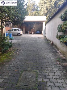 Foto Capannone industriale in VIA LAMPUGNANI, Desio di 160 m² con 10 locali