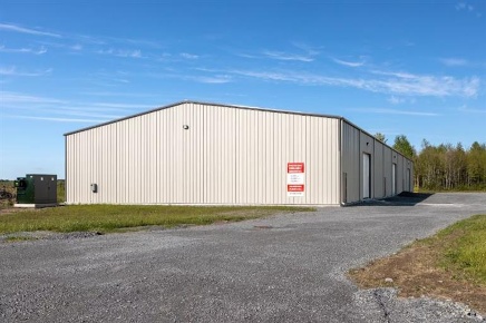 Foto Capannone industriale in Via Amerigo Vespucci, Latina di 2700 m²