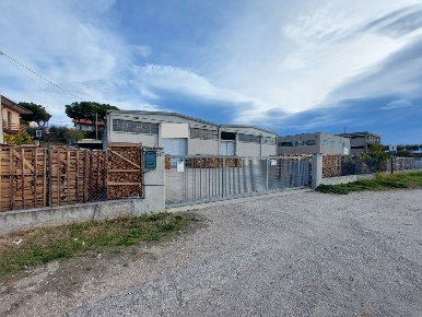 Foto Capannone industriale in Via dell'Industria 30, Tortoreto di 750 m²