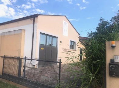 Foto Capannone industriale a Cona Monsole di 327 m² con 4 locali in vendita