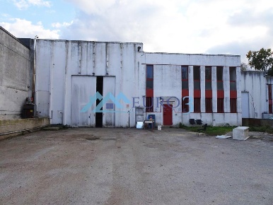 Foto Capannone industriale a Ancarano di 800 m² con 3 locali in vendita