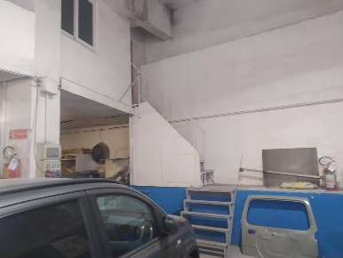 Foto Capannone industriale a Sanremo Porto Vecchio di 250 m² in vendita