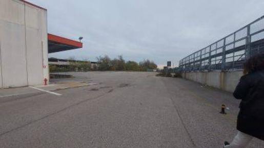 Foto Capannone industriale in Viale Lombardia, Brugherio Centro di 5500 m²