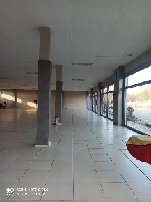 Foto Capannone industriale a Borgomanero Centro di 2425 m² con 6 locali