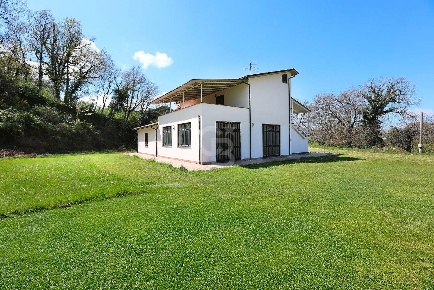 Foto Villa unifamiliare in Strada Tobiola, Viterbo di 125 m² con 3 locali