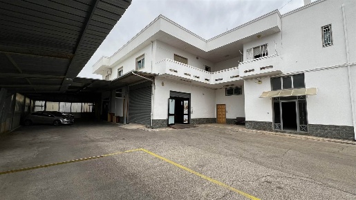 Foto Capannone industriale in VIA MOTTOLA, Martina Franca di 1080 m²