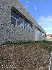 Foto Capannone industriale a Borgomanero Centro di 2700 m² con 6 locali