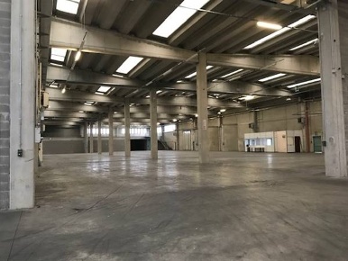 Foto Capannone industriale a Vellezzo Bellini di 5000 m² in affitto