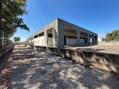 Foto Capannone industriale in Via Colle D'Alba di Levante 271, Sabaudia