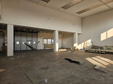 Foto Capannone industriale in Via Guido Rossa, Concorezzo Centro di 950 m²