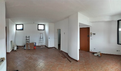 Foto Capannone industriale a Livorno di 842 m² con 8 locali in vendita