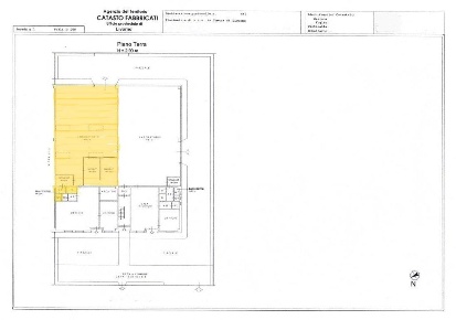 Foto Capannone industriale a Livorno Stagno di 842 m² con 8 locali