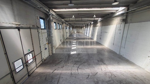 Foto Capannone industriale a Montecorvino Pugliano di 1300 m² con 10 locali