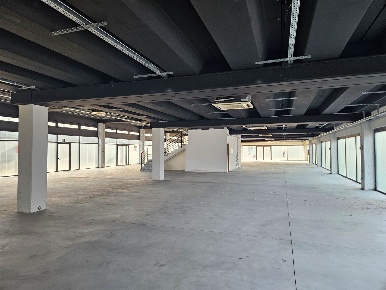 Foto Capannone industriale in Strada Statale Padana Superiore, di 1520 m²