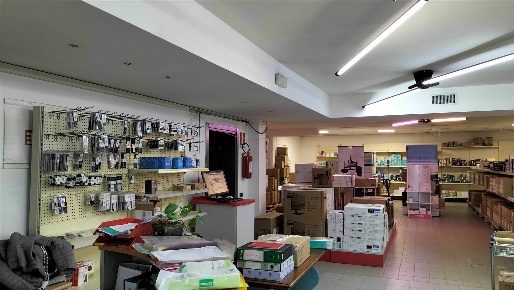 Foto Capannone industriale a Livorno Picchianti di 1018 m² con 12 locali