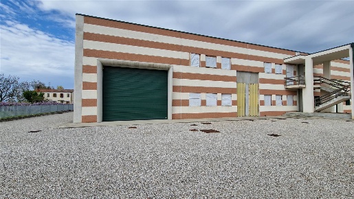 Foto Capannone industriale a Villa Estense di 1100 m² con 2 locali