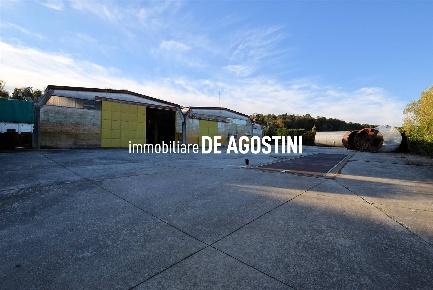 Foto Capannone industriale in via Strada Statale, Pombia di 260 m²