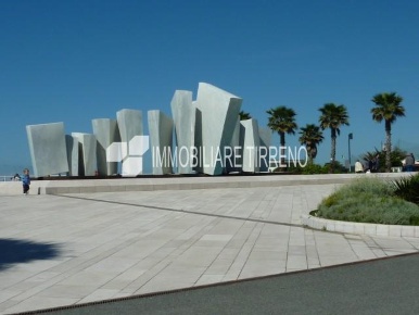 Foto Capannone industriale a Massa Zona Industriale di 1600 m² con 2 locali