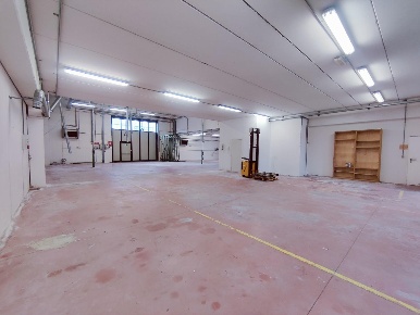 Foto Capannone industriale a Cascina Semicentro di 330 m² con 2 locali