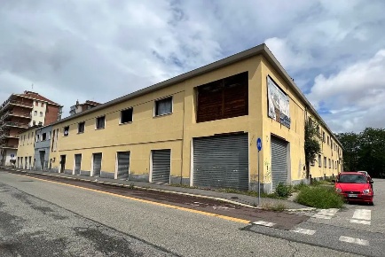 Foto Capannone industriale a Torino Lucento di 6026 m² con 10 locali
