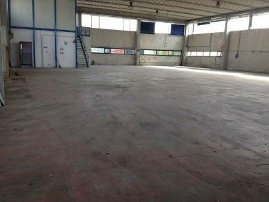 Foto Capannone industriale a Porcari di 900 m² con 3 locali in affitto