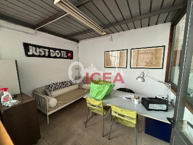 Foto Capannone industriale a Monteriggioni di 200 m² con 2 locali