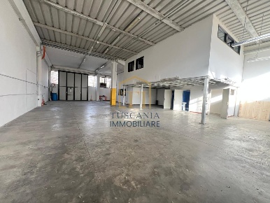Foto Capannone industriale a Colle di Val d'Elsa di 415 m² in affitto