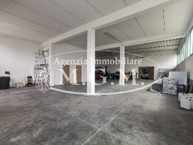 Foto Capannone industriale a Castelfranco di Sotto Centro di 380 m²