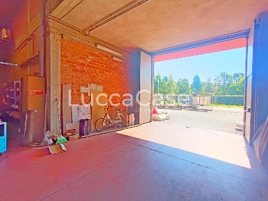 Foto Capannone industriale a Lucca Sant'Anna di 400 m² con 1 locali