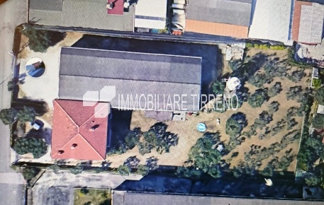 Foto Capannone industriale a Massa Zona Industriale di 600 m² con 1 locali