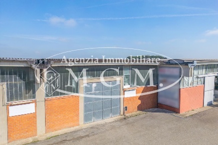 Foto Capannone industriale a Pontedera Oltrera di 380 m² con 3 locali