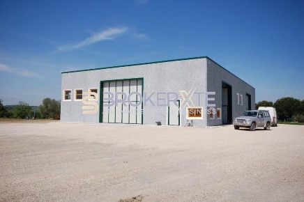 Foto Capannone industriale a Massa Marina di Massa Centro di 1900 m²