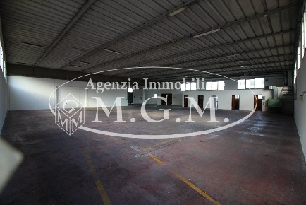 Foto Capannone industriale a Santa Maria a Monte Centro di 970 m²