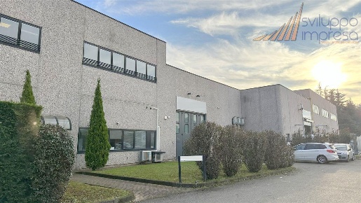 Foto Capannone industriale in Via Achille Grandi, Arcore Centro di 950 m²