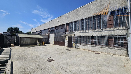 Foto Capannone industriale in Via Fratelli Bandiera, Carugate di 430 m²