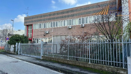 Foto Capannone industriale in via Giorgio La Pira, Brugherio di 920 m²