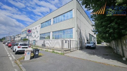 Foto Capannone industriale in Via Buonarroti, Cologno Monzese di 1000 m²